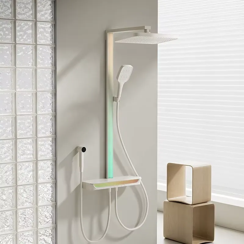 Spa & Wellness Centre Lielupe - Messing digitale watervaldoucheset, aan de muur